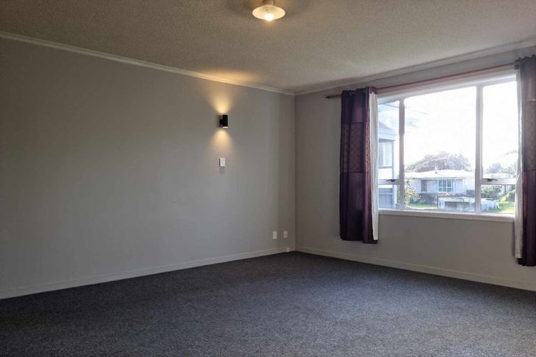 Photo of property in 99 Omata Road, Marfell, New Plymouth, 4310