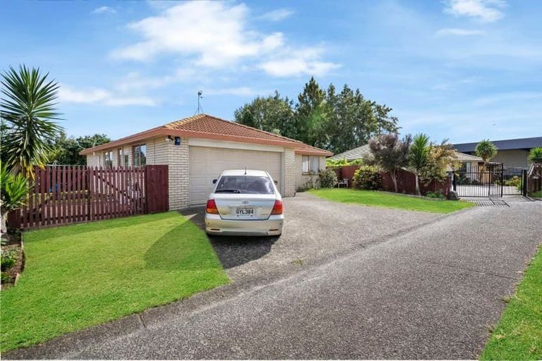 Photo of property in 12 Scotts Field Drive, Takanini, 2112
