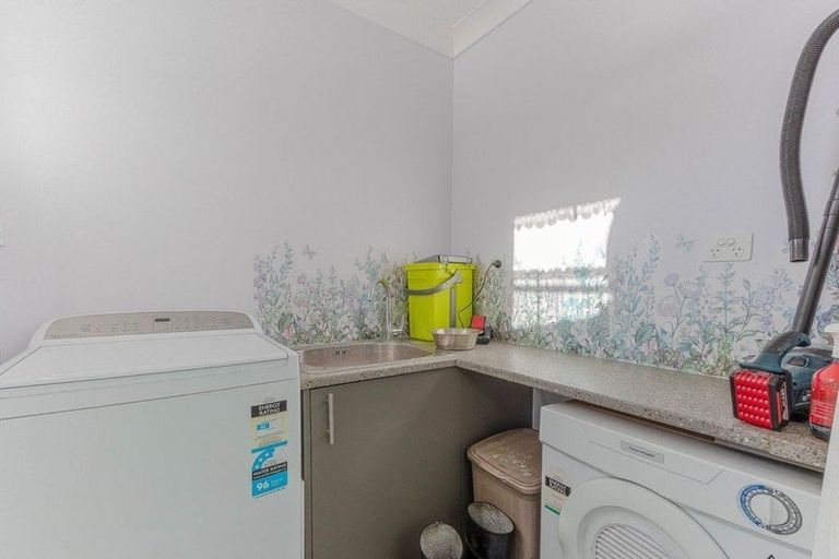 Photo of property in 2 Kuaka Place, Castlecliff, Whanganui, 4501