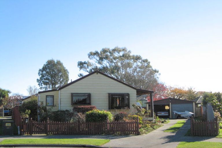 Photo of property in 24 Burnridge Place, Belfast, Christchurch, 8051