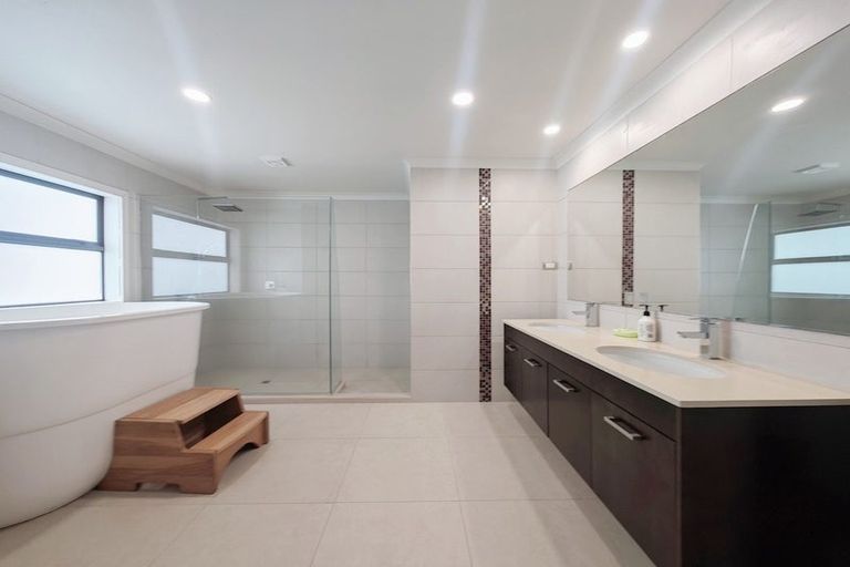 Photo of property in 4 Montrose Terrace, Mairangi Bay, Auckland, 0630