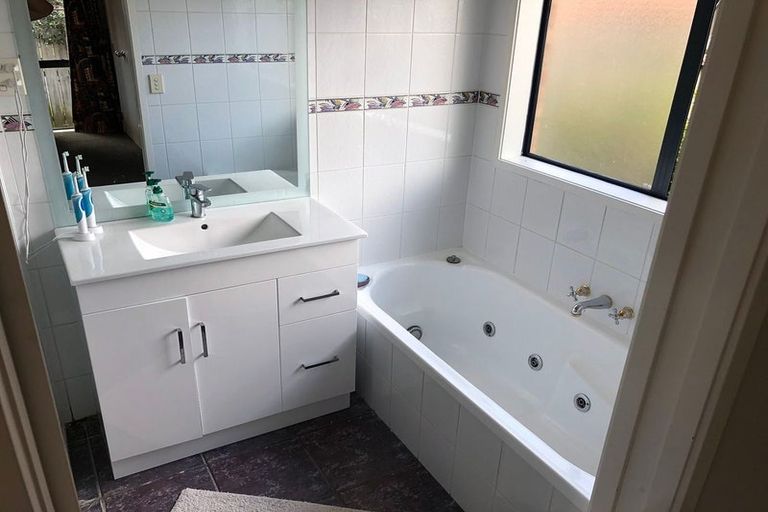 Photo of property in 44 Bass Road, Albany, Auckland, 0632