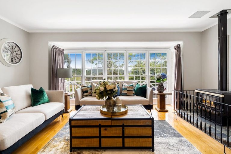 Photo of property in 18 Gum Road, Henderson Valley, Auckland, 0612