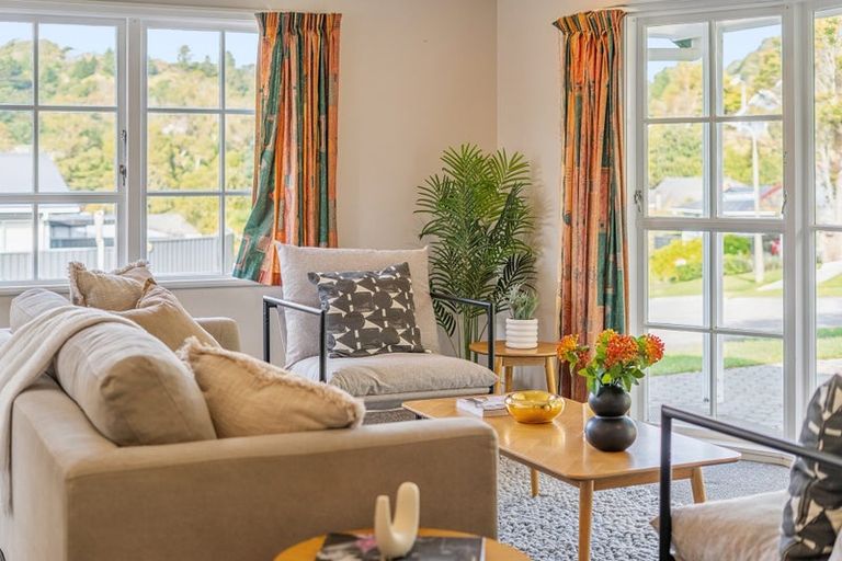 Photo of property in 1 Woolwich Close, Whitby, Porirua, 5024