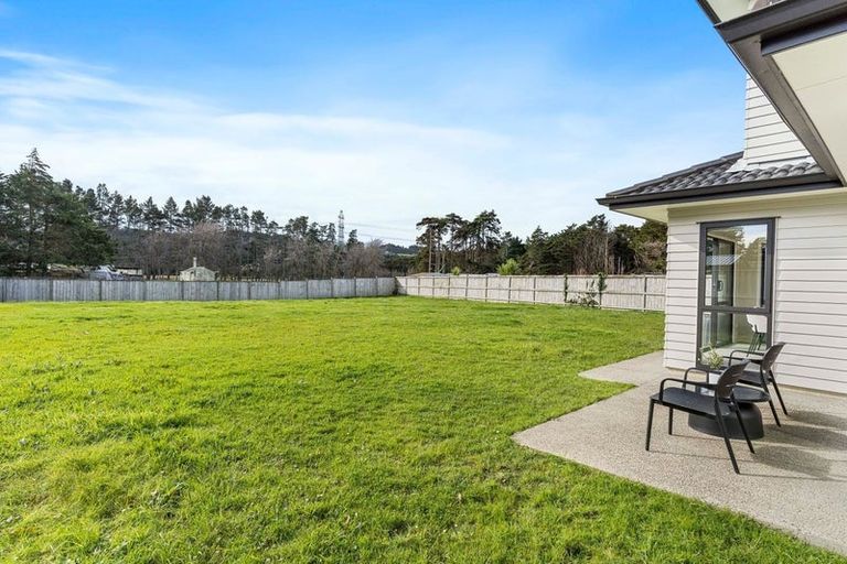 Photo of property in 17 Kahika Grove, Huapai, Kumeu, 0810