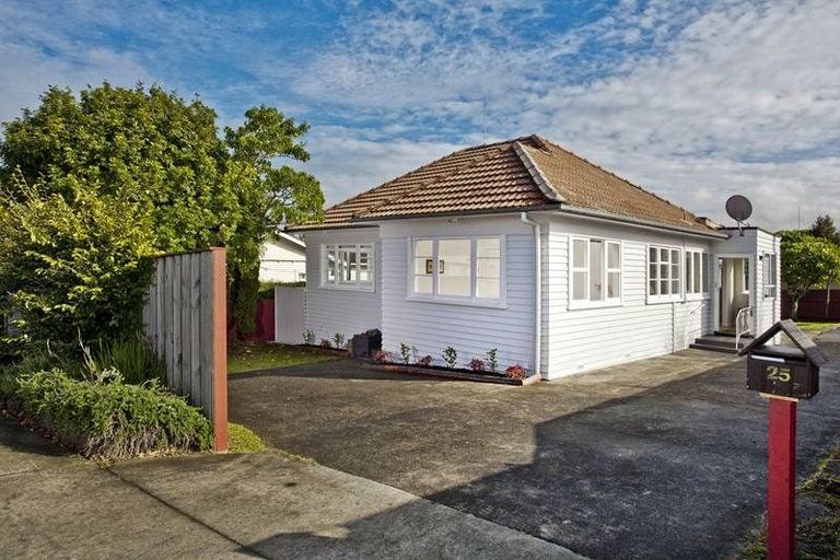 Photo of property in 25 Esmonde Road, Takapuna, Auckland, 0622