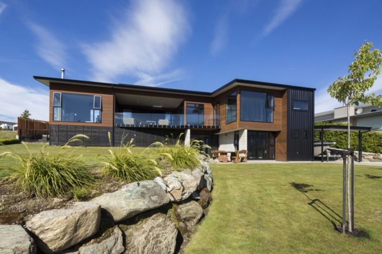 Photo of property in 3 Westview Road, Wanaka, 9305