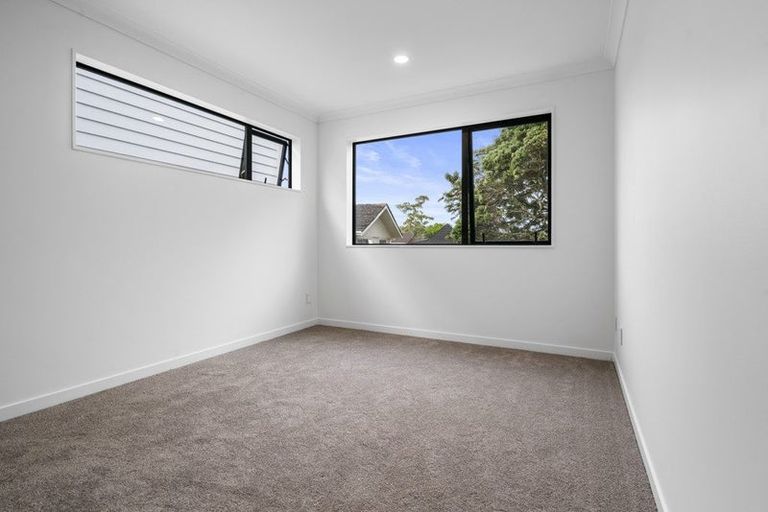 Photo of property in 24c Scarlock Avenue, Browns Bay, Auckland, 0630