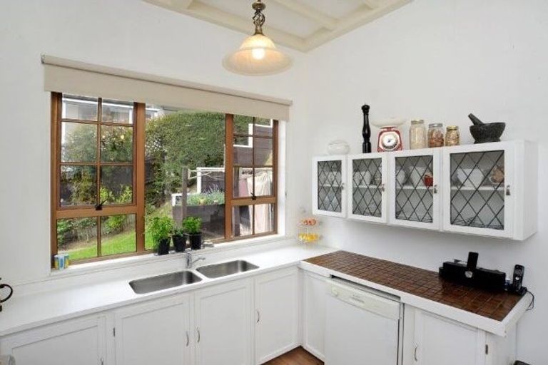 Photo of property in 38 Easther Crescent, Kew, Dunedin, 9012