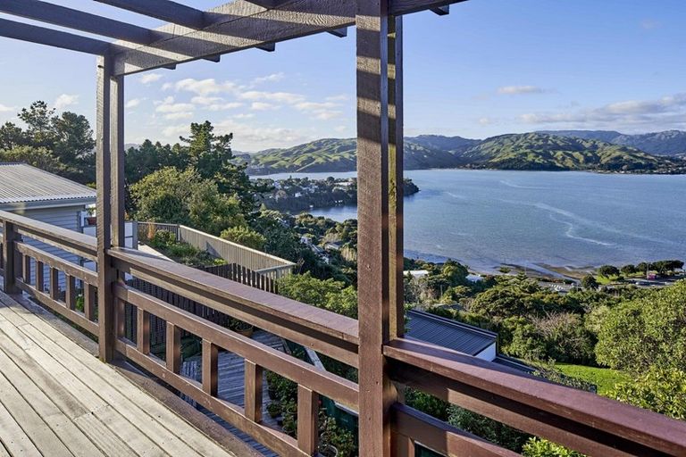 Photo of property in 105 Kahu Road, Paremata, Porirua, 5024