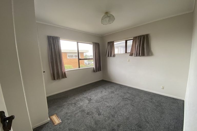 Photo of property in 2/22 Tui Glen Road, Birkenhead, Auckland, 0626