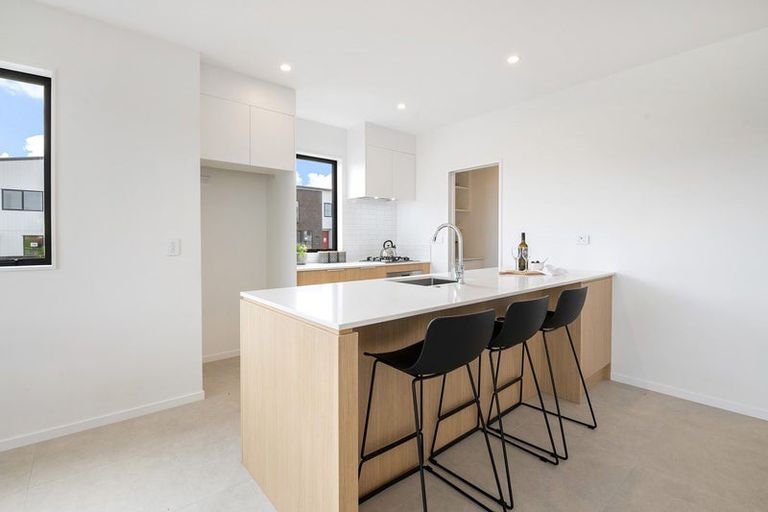 Photo of property in 10 Otereti Street, Flat Bush, Auckland, 2019