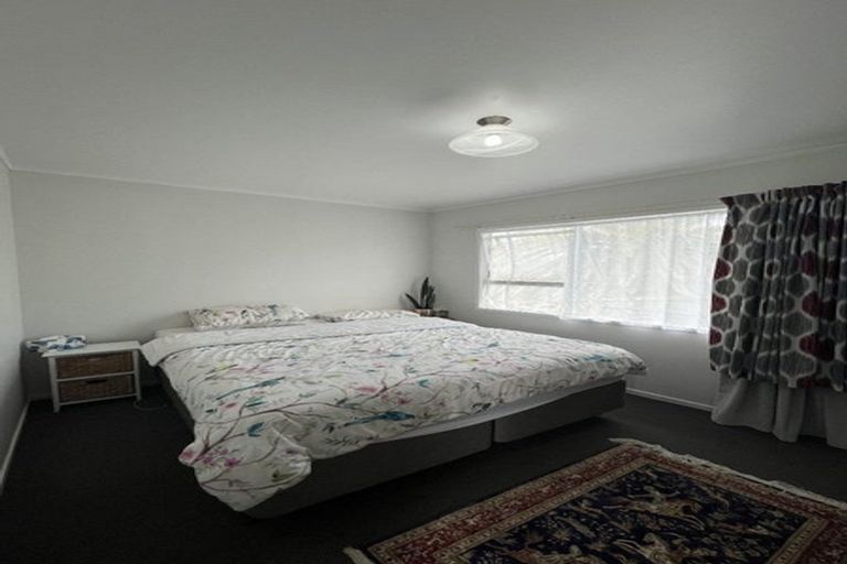 Photo of property in 27 Cedar Heights Avenue, Massey, Auckland, 0614
