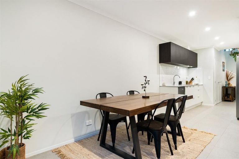 Photo of property in 17 Richard Petterd Way, Swanson, Auckland, 0614