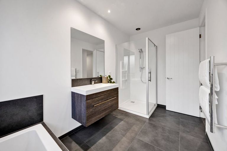 Photo of property in 5 Augusta Grove, Waiwhakaiho, New Plymouth, 4312