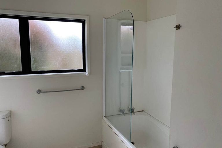 Photo of property in 399b Roscommon Road, Clendon Park, Auckland, 2103