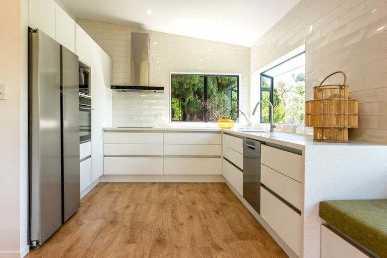 Photo of property in 11 Lannan Road, Surfdale, Waiheke Island, 1081