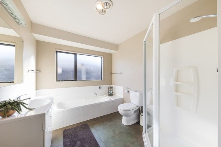 Photo of property in 17 Walnut Grove, Kelvin Grove, Palmerston North, 4414