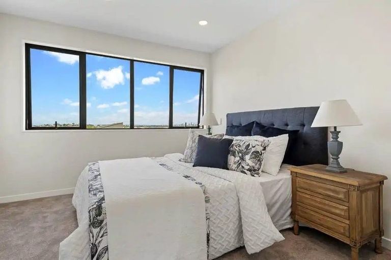 Photo of property in 13/200 Sunnynook Road, Totara Vale, Auckland, 0627