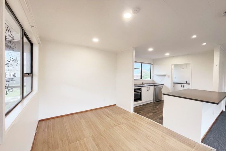 Photo of property in 5 Skyla Place, Massey, Auckland, 0614