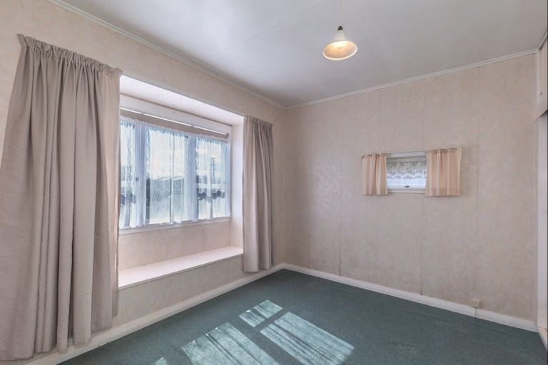 Photo of property in 27 Essex Street, Levin, 5510