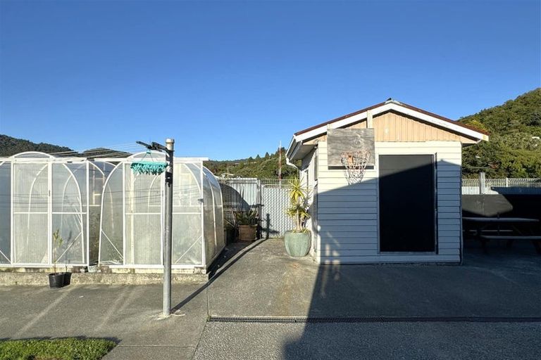 Photo of property in 33 Milton Road, Greymouth, 7805