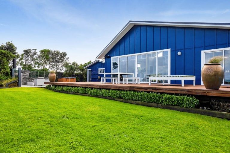 Photo of property in 16 Hector Place, Opunake, 4616