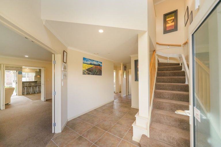 Photo of property in 1 Silkwood Place, Fitzherbert, Palmerston North, 4410