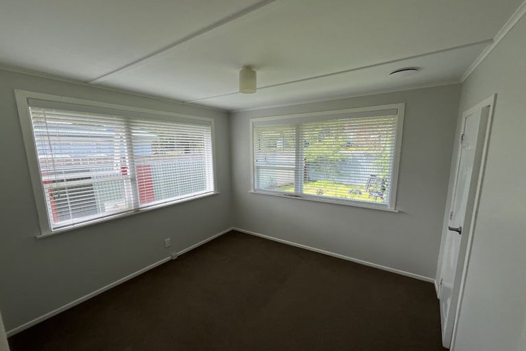 Photo of property in 40 Hillside Drive, Maoribank, Upper Hutt, 5018