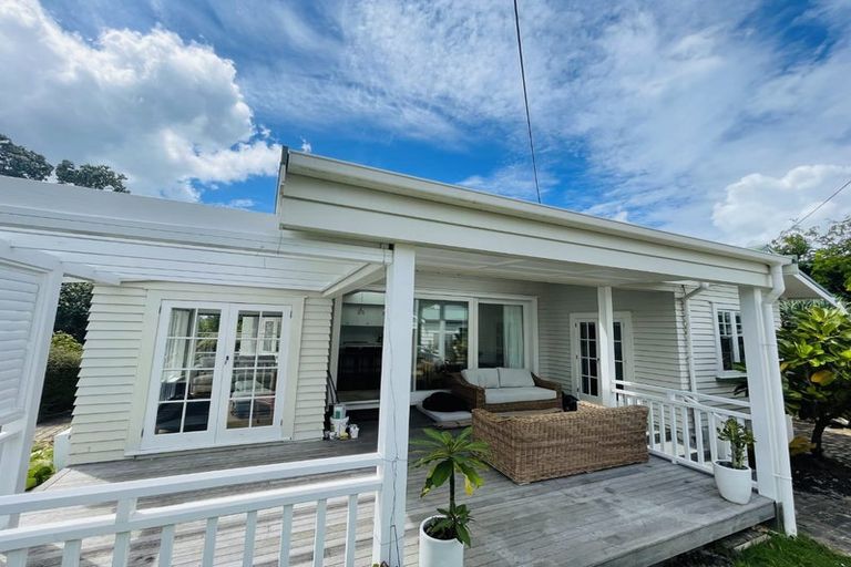 Photo of property in 14 Hanlon Crescent, Narrow Neck, Auckland, 0624