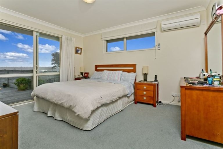 Photo of property in 39 Bluebird Crescent, Unsworth Heights, Auckland, 0632