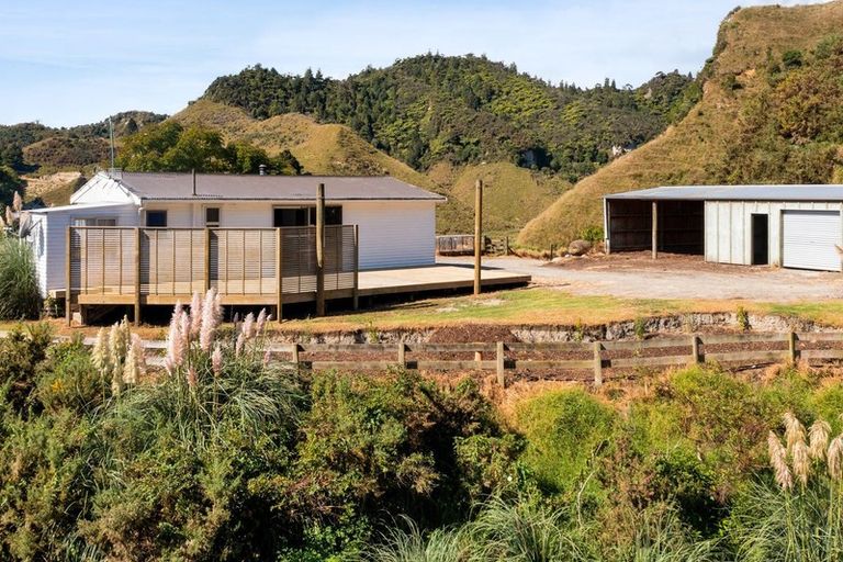 Photo of property in 1530 Mokau Road, Uruti, Urenui, 4379