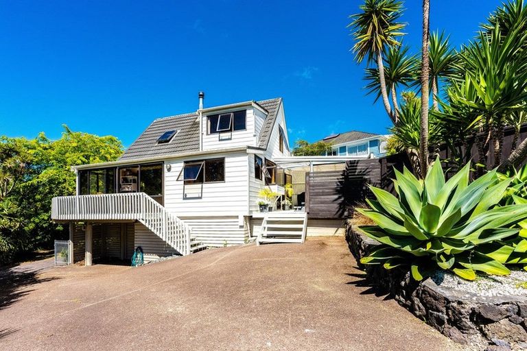 Photo of property in 8 Zealandia Road, Manly, Whangaparaoa, 0930