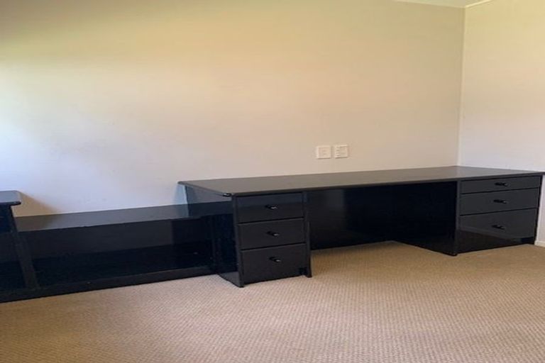 Photo of property in 20 Gillard Place, Eastern Beach, Auckland, 2012