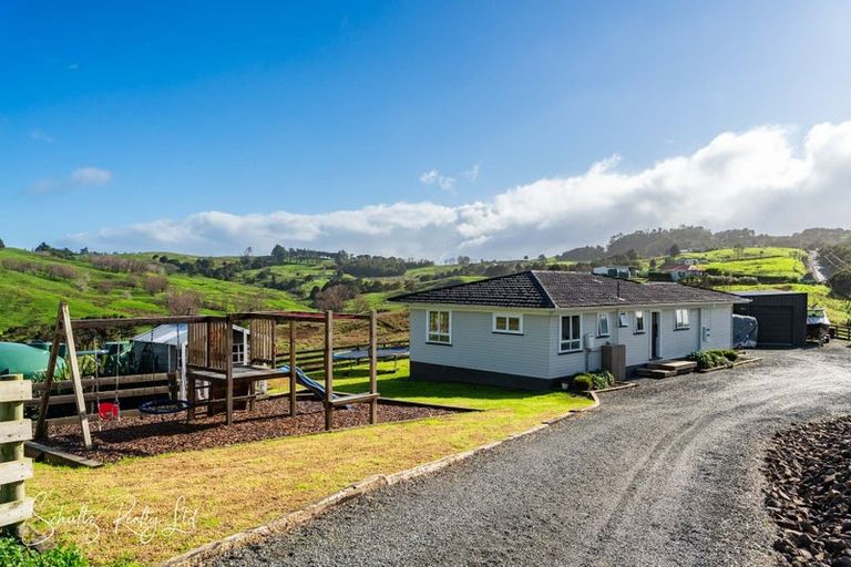Photo of property in 194 Heatley Road, Whakapirau, Maungaturoto, 0583