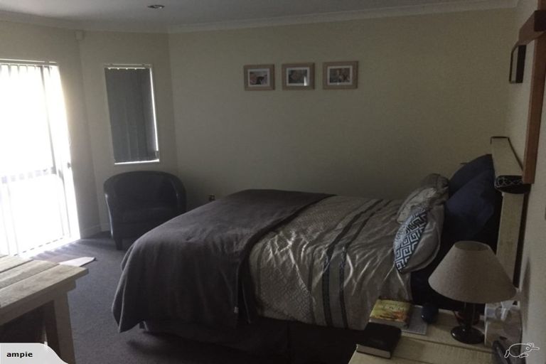 Photo of property in 17 Ohau Court, Fairview Heights, Auckland, 0632