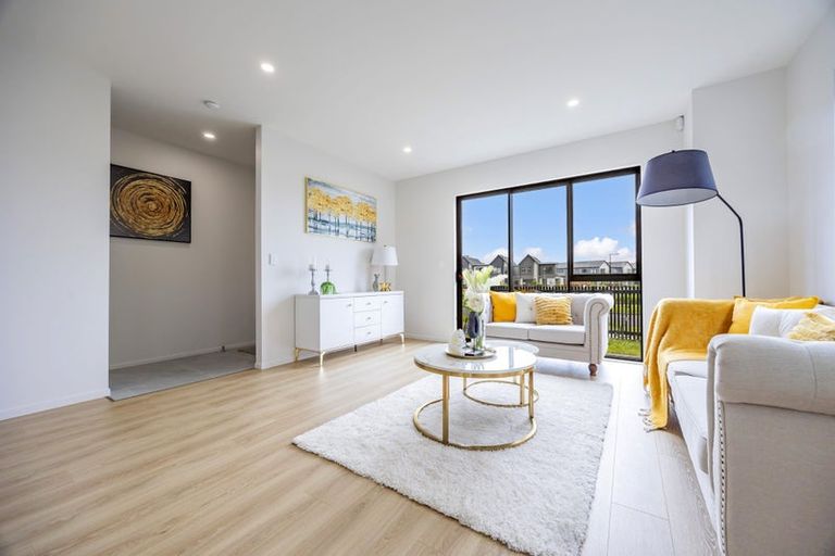 Photo of property in 6 Kartolina Crescent, Kumeu, 0810