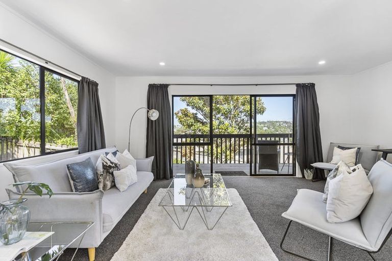 Photo of property in 1/11 Valecrest Place, Bayview, Auckland, 0629
