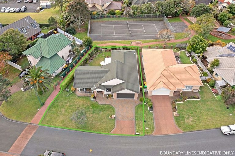 Photo of property in 32 Connemara Court, West Harbour, Auckland, 0618
