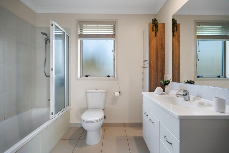 Photo of property in 8 Bathurst Crescent, Pyes Pa, Tauranga, 3112