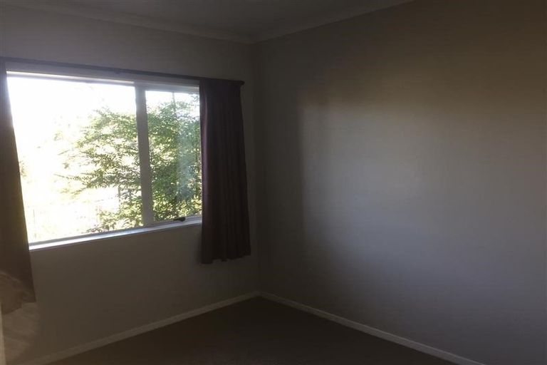 Photo of property in 16 Mckinley Road, Sunnyvale, Auckland, 0612