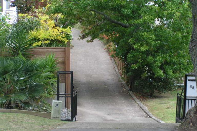 Photo of property in 8a Hauraki Road, Hauraki, Auckland, 0622