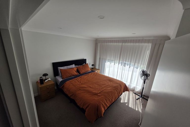 Photo of property in 14 Rauriki Lane, Rosehill, Papakura, 2113