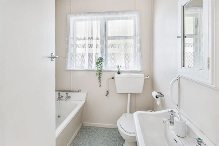 Photo of property in 108 Ironside Road, Johnsonville, Wellington, 6037