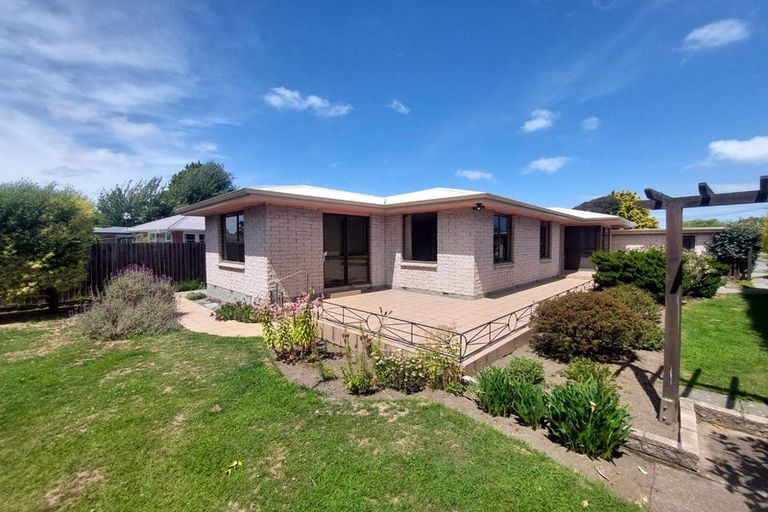 Photo of property in 12 Gladson Avenue, Sockburn, Christchurch, 8042