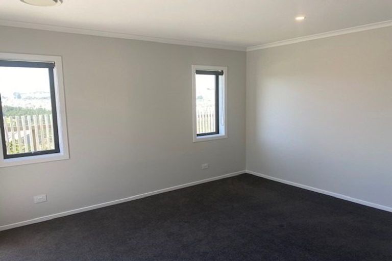 Photo of property in 5 Rotorua Grove, Aotea, Porirua, 5024