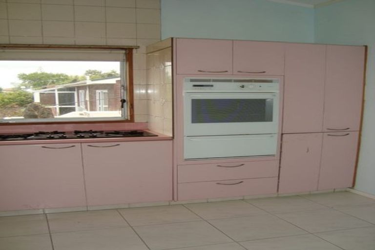 Photo of property in 635 Glenfield Road, Totara Vale, Auckland, 0629