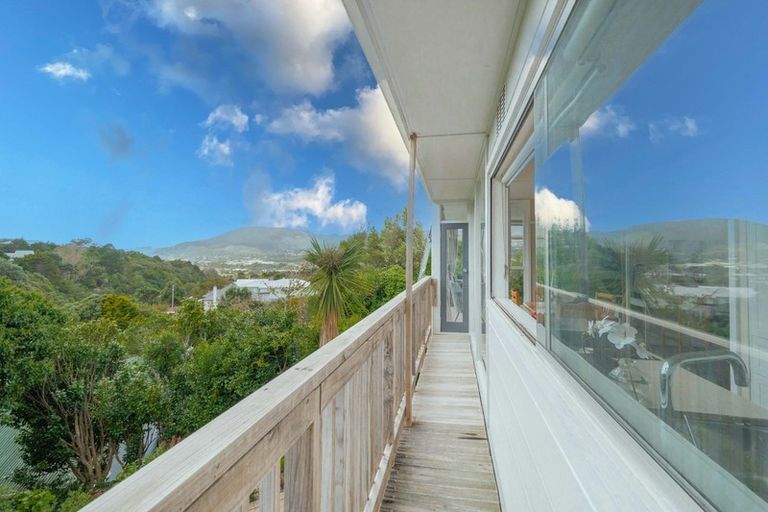 Photo of property in 1a Woodstock Terrace, Tawa, Wellington, 5028