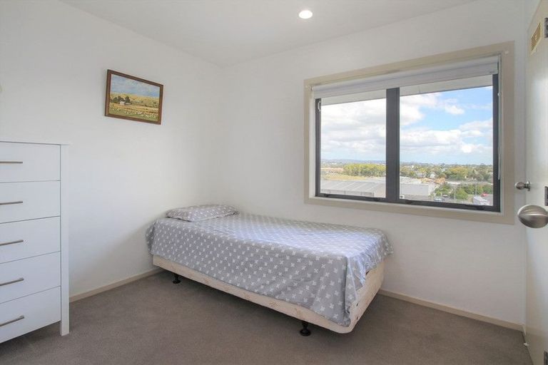 Photo of property in 5b/10 Crown Lynn Place, New Lynn, Auckland, 0600