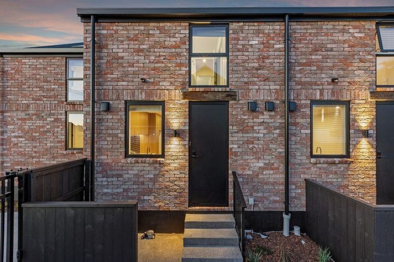 Photo of property in 5/196 Hills Road, Edgeware, Christchurch, 8013